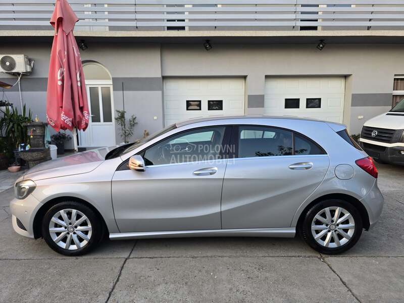 Mercedes-Benz A 180 2015 photo 4