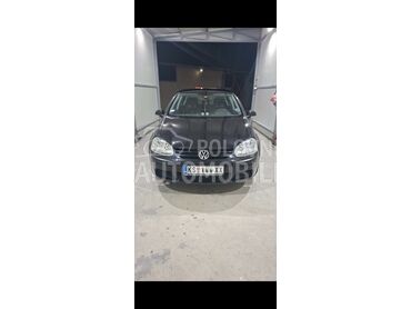 Volkswagen Golf 5 GOLF 1.9 TDI, 4.300 €, 2004. Limuzina, Dizel | 1900 cm3, 250.000 km, 77kW (105 KS), Manuelni 6 brzina, 4/5 vrata, 5 sedišta, Kruševac