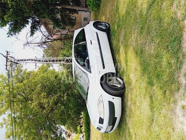 Renault Megane 1.5 dci (može zamena), 1.600 €, 2005. Hečbek, Dizel | 1461 cm3, 260.000 km, 60kW (82 KS), Manuelni 5 brzina, 2/3 vrata, 5 sedišta, Pančevo