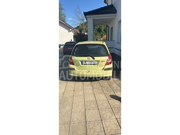 Honda Jazz 1.4 A, 3.990 €, 2006. Hečbek, Benzin | 1339 cm3, 199.000 km, 61kW (83 KS), Automatski / poluautomatski, 4/5 vrata, 5 sedišta, Vranjska Banja