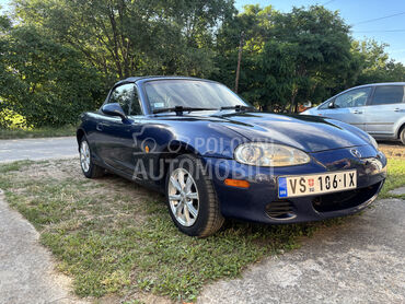 Mazda MX-5 1.6 (može zamena), 6.300 €, 2004. Kabriolet/Roadster, Benzin | 1598 cm3, 160.000 km, 81kW (110 KS), Manuelni 5 brzina, 2/3 vrata, 2 sedišta, Vršac