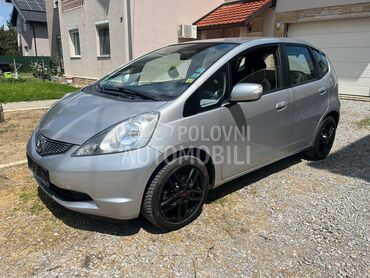 Honda Jazz, 4.890 €, 2009. Hečbek, Benzin | 1339 cm3, 178.340 km, 73kW (99 KS), Manuelni 5 brzina, 4/5 vrata, 5 sedišta, Novi Sad