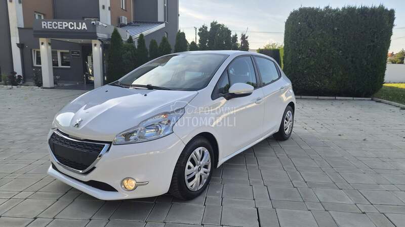 Peugeot 208 2012 photo 2
