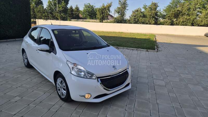Peugeot 208 2012 photo 5
