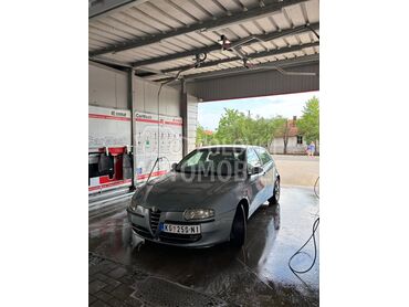 Alfa Romeo 147 Alfa Romeo 147, 800 €, 2003. Hečbek, Dizel | 1910 cm3, 308.876 km, 85kW (116 KS), Manuelni 5 brzina, 4/5 vrata, 5 sedišta, Bečanj