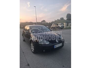 Volkswagen Golf 5, 2.650 €, 2004. Hečbek, Benzin | 1595 cm3, 280.000 km, 75kW (102 KS), Manuelni 6 brzina, 4/5 vrata, 5 sedišta, Novi Sad