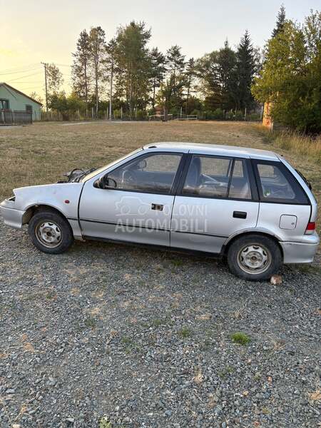 Delovi za Subaru Justy 2001 