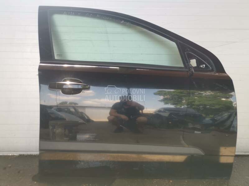 Prednja desna vrata crna hecbek 5v za Opel Astra H od 2004. do 2009. god.