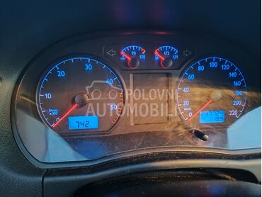 Volkswagen Polo, 1.300 €, 2002. Hečbek, Dizel | 1422 cm3, 247.800 km, 55kW (75 KS), Manuelni 5 brzina, 4/5 vrata, 5 sedišta, Beograd