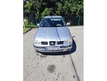 Seat Ibiza, 1.400 €, 2001. Hečbek, Benzin | 1390 cm3, 220.000 km, 55kW (75 KS), Manuelni 5 brzina, 2/3 vrata, 5 sedišta, Kraljevo