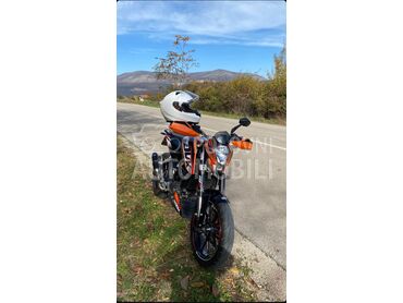 KTM Duke, 1.800 €, 2012. , 125 cm3, 31.250 km, 11kW (15 KS), Naked, Bela Palanka
