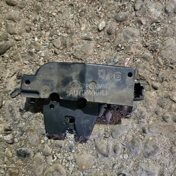 Brava gepeka za Peugeot 407 od 2004. do 2008. god.