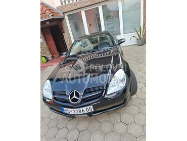 Mercedes Benz SLK 200, 10.999 €, 2006. Kabriolet/Roadster, Benzin | 2000 cm3, 199.000 km, 120kW (163 KS), Automatski / poluautomatski, 2/3 vrata, 2 sedišta, Beograd
