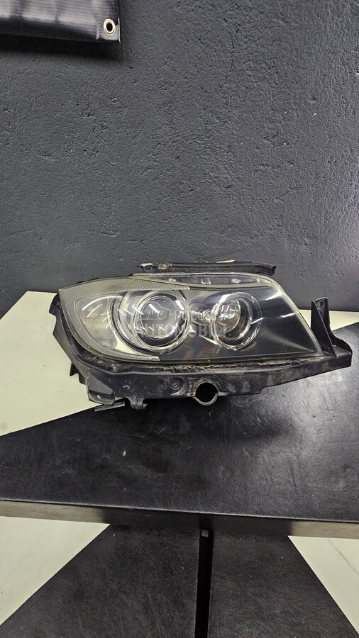 Far xenon e90,e91 za BMW 320, 320d od 2005. do 2008. god.