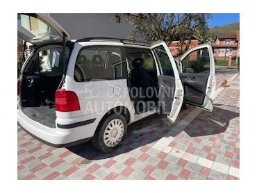 Volkswagen Sharan 2.0, 2.500 €, 2002. Monovolumen (MiniVan), Benzin + Gas (TNG) | 1980 cm3, 330.000 km, 85kW (116 KS), Manuelni 6 brzina, 4/5 vrata, 7 sedišta, Kruševac