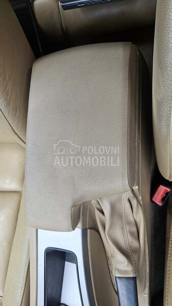 Naslon za ruku e90,e91 za BMW 316, 318, 320 ... od 2005. do 2011. god.