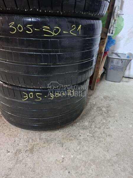 Pirelli 305/30 R21 Letnja