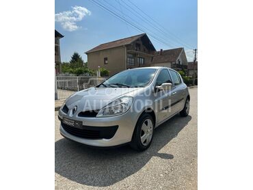 Renault Clio RENAULT CLIO (može zamena), 3.400 €, 2009. Hečbek, Benzin | 1149 cm3, 218.000 km, 55kW (75 KS), Manuelni 5 brzina, 4/5 vrata, 5 sedišta, Vranje