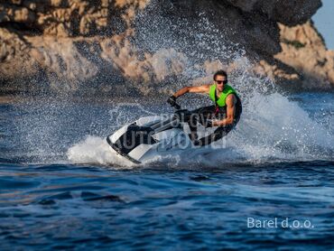 Yamaha SuperJet MY23, 10.190 €, 2023. , Vodeni skuter, Kompozitna vlakna, Dužina: 2.43 m, Širina: 0.76 m, Visina: 1.12 m, Novi Beograd