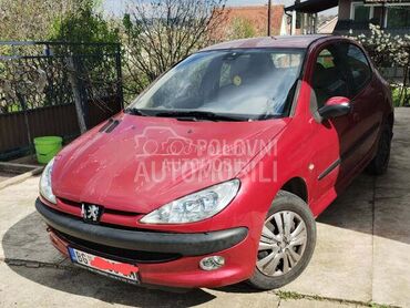 Peugeot 206, 1.500 €, 2004. Hečbek, Benzin | 1360 cm3, 211.000 km, 65kW (88 KS), Manuelni 5 brzina, 4/5 vrata, 5 sedišta, Beograd