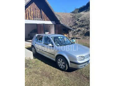 Volkswagen Golf 4 (može zamena), 1.800 €, 2002. Limuzina, Benzin | 1390 cm3, 267.000 km, 55kW (75 KS), Manuelni 5 brzina, 4/5 vrata, 5 sedišta, Užice