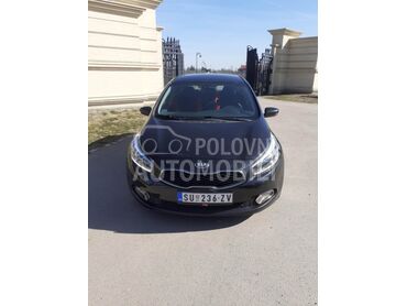 Kia cee`d, 7.100 €, 2014. Hečbek, Benzin | 1591 cm3, 13.200 km, 99kW (135 KS), Manuelni 6 brzina, 4/5 vrata, 5 sedišta, Šupljak