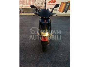 Aprilia Sr50 ditech (može zamena), 1.000 €, 2001. , 49 cm3, 11 km, 5kW (7 KS), Scooter, Čačak