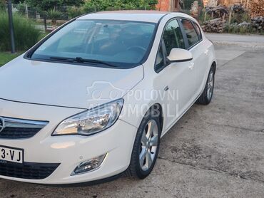 Opel Astra J, 5.350 €, 2011. Hečbek, Benzin | 1398 cm3, 204.000 km, 74kW (101 KS), Manuelni 5 brzina, 4/5 vrata, 5 sedišta, Kraljevo