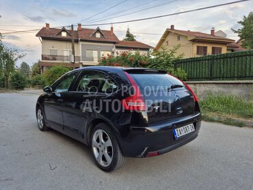 Citroen C4 Citroen C4, 2.100 €, 2006. Hečbek, Dizel | 1560 cm3, 290.000 km, 66kW (90 KS), Manuelni 5 brzina, 4/5 vrata, 5 sedišta, Zaječar