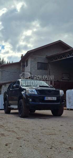 Toyota Hilux 3.0 (можно заменить)