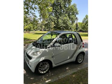 Smart ForTwo, 3.995 €, 2011. Kupe, Benzin | 999 cm3, 184.000 km, 45kW (61 KS), Automatski / poluautomatski, 2/3 vrata, 2 sedišta, Vračar