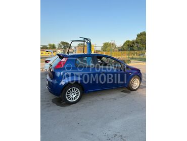 Fiat Grande Punto 1.4 16v, 2.250 €, 2006. Hečbek, Benzin | 1368 cm3, 306.000 km, 70kW (95 KS), Manuelni 6 brzina, 2/3 vrata, 5 sedišta, Zrenjanin