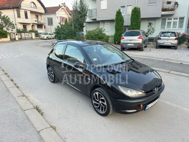 Peugeot 206, 1.500 €, 2001. Hečbek, Benzin | 1360 cm3, 236.900 km, 55kW (75 KS), Manuelni 5 brzina, 2/3 vrata, 5 sedišta, Niš