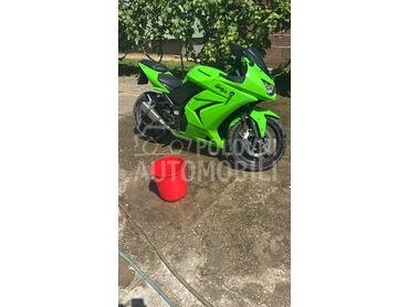 Kawasaki Ninja 250R, 3.200 €, 2010. , 250 cm3, 34.000 km, 25kW (34 KS), Sport / Super sport, Novi Sad