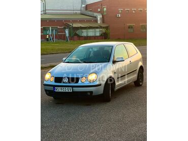 Volkswagen Polo 1.2, 2.200 €, 2004. Hečbek, Benzin | 1198 cm3, 245.217 km, 40kW (54 KS), Manuelni 5 brzina, 2/3 vrata, 5 sedišta, Čerević