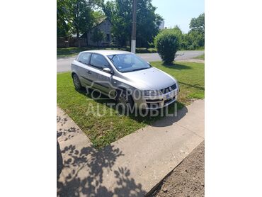 Fiat Stilo, Po dogovoru, 2001. Hečbek, Benzin | 1596 cm3, 300.000 km, 76kW (103 KS), Manuelni 5 brzina, 2/3 vrata, 5 sedišta, Ruski Krstur
