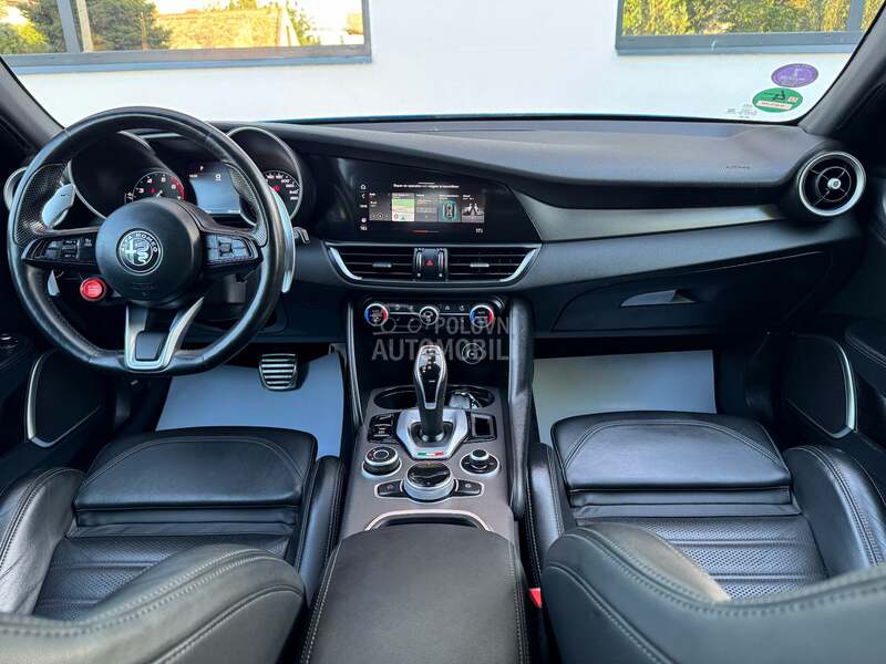 Alfa Romeo Giulia 2022 photo 2