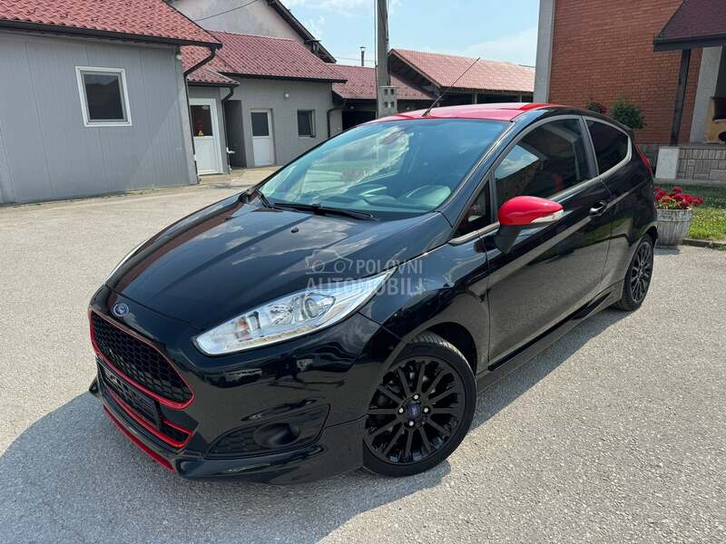Ford Fiesta 1.0 i СПОРТИВНЫЙ КРАСНЫЙ