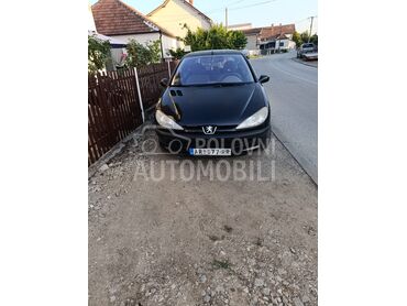 Peugeot 206 1,1 (može zamena), 1.200 €, 2001. Hečbek, Benzin | 1124 cm3, 207.237 km, 44kW (60 KS), Manuelni 5 brzina, 2/3 vrata, 5 sedišta, Lapovo (Varošica)