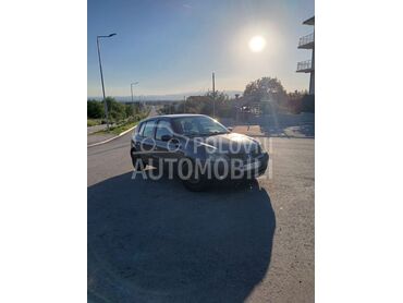 Renault Clio, 900 €, 2002. Hečbek, Benzin | 1149 cm3, 274.000 km, 55kW (75 KS), Manuelni 5 brzina, 4/5 vrata, 5 sedišta, Niš