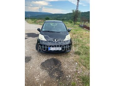 Peugeot 107, 1.950 €, 2005. Hečbek, Benzin | 998 cm3, 181.726 km, 50kW (68 KS), Manuelni 5 brzina, 4/5 vrata, 4 sedišta, Pirot