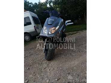 Yamaha mayesti, 650 €, 2008. , 125 cm3, 40.345 km, 8kW (11 KS), Moped, Beograd