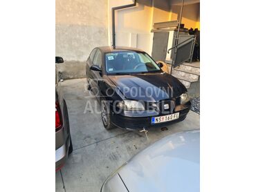Seat Ibiza 1.2 (može zamena), 600 €, 2003. Hečbek, Benzin | 1198 cm3, 250.000 km, 47kW (64 KS), Manuelni 5 brzina, 2/3 vrata, 5 sedišta, Novi Sad