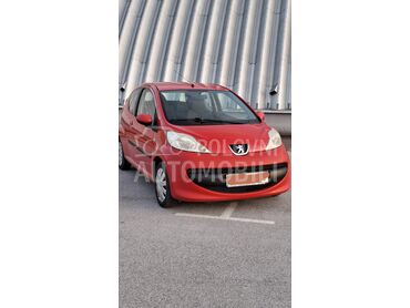 Peugeot 107 107, 2.300 €, 2006. Hečbek, Benzin | 998 cm3, 138.000 km, 50kW (68 KS), Manuelni 5 brzina, 2/3 vrata, 4 sedišta, Lazarevac