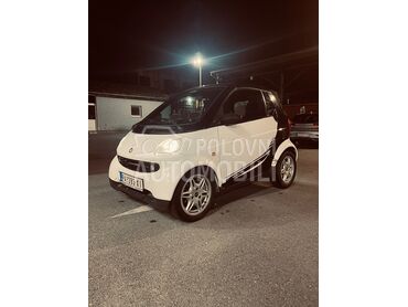 Smart ForTwo, 1.950 €, 2001. Kabriolet/Roadster, Benzin | 599 cm3, 301.000 km, 40kW (54 KS), Automatski / poluautomatski, 2/3 vrata, 2 sedišta, Pančevo