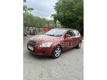 Kia cee`d, 1.600 €, 2007. Hečbek, Benzin | 1396 cm3, 240.000 km, 80kW (109 KS), Manuelni 5 brzina, 4/5 vrata, 5 sedišta, Obrenovac