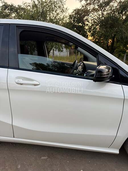 Vrata prednja desna w246 za Mercedes Benz B Klasa od 2012. do 2018. god.