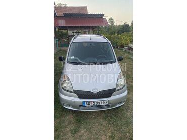 Toyota Yaris Verso 1.3, 2.290 €, 2002. Monovolumen (MiniVan), Benzin | 1299 cm3, 263.000 km, 63kW (86 KS), Manuelni 5 brzina, 4/5 vrata, 5 sedišta, Obrenovac