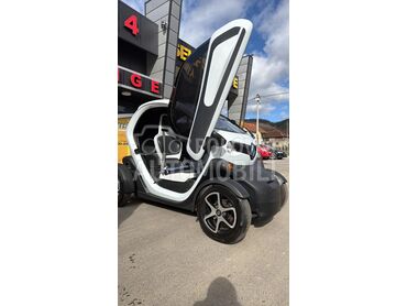 Renault Twizy zam za 4X4 (može zamena), 4.700 €, 2013. Kupe, Električni pogon, 43.778 km, 13kW (18 KS), Automatski / poluautomatski, 2/3 vrata, 2 sedišta, Brus