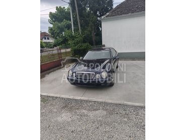 Mercedes Benz CLK 200 2.0, 3.200 €, 2000. Hečbek, Benzin | 2000 cm3, 300.000 km, 120kW (163 KS), Manuelni 5 brzina, 2/3 vrata, 5 sedišta, Obrenovac